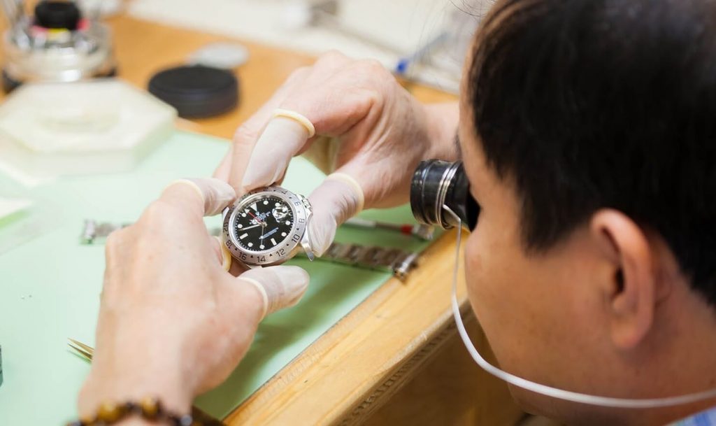 The effect Maintenance on a replica watch